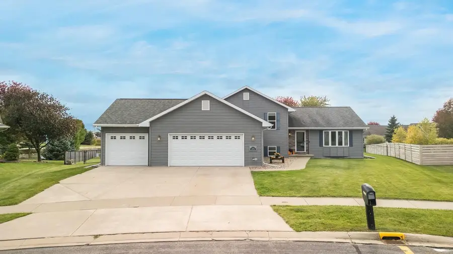 1860 JUSTIN DRIVE, Omro, WI 54963 - Image #2