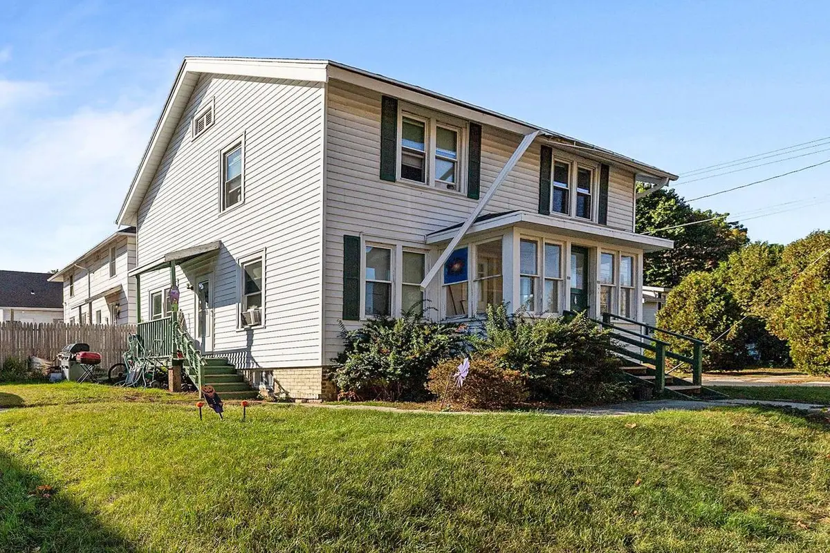 1521 HAMILTON STREET, Manitowoc, WI 54220 - #1