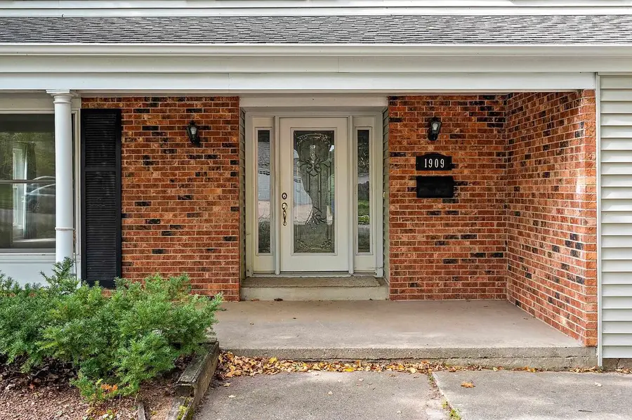 1909 N NICHOLAS STREET, Appleton, WI 54914 - Image #2