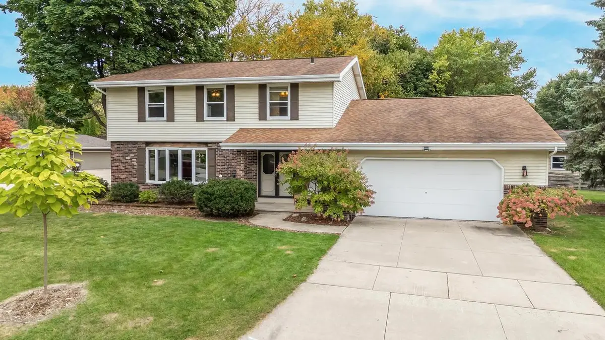 2819 E CRESTVIEW DRIVE, Appleton, WI 54915 - Image #1