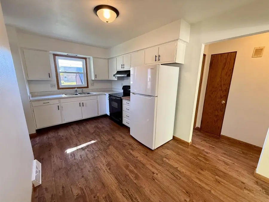 817 W GRUENWALD AVENUE, Oshkosh, WI 54901 - Image #3