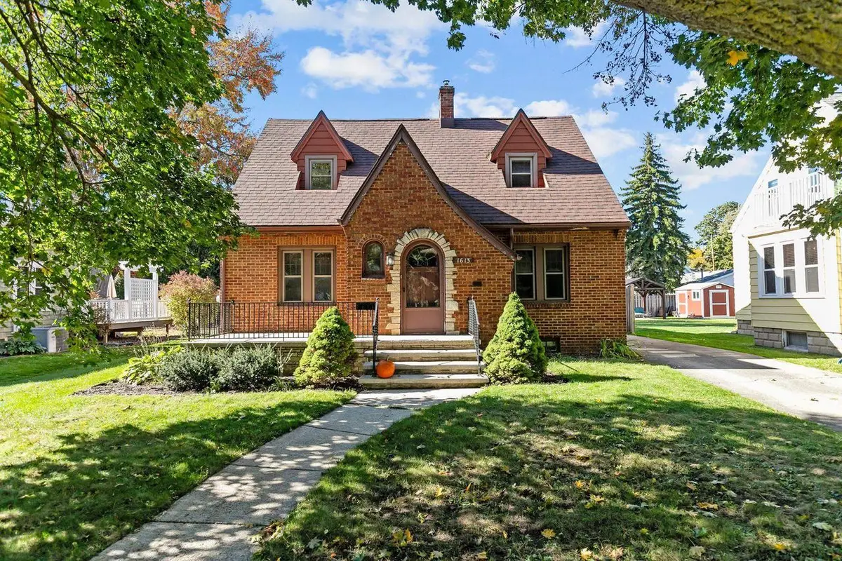 1613 N DIVISION STREET, Appleton, WI 54911 - Image #1