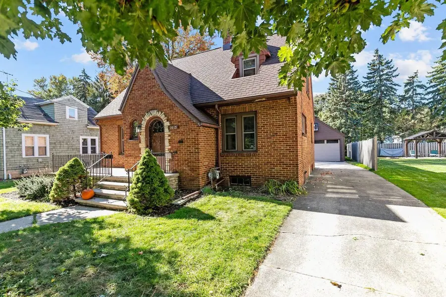 1613 N DIVISION STREET, Appleton, WI 54911 - Image #2