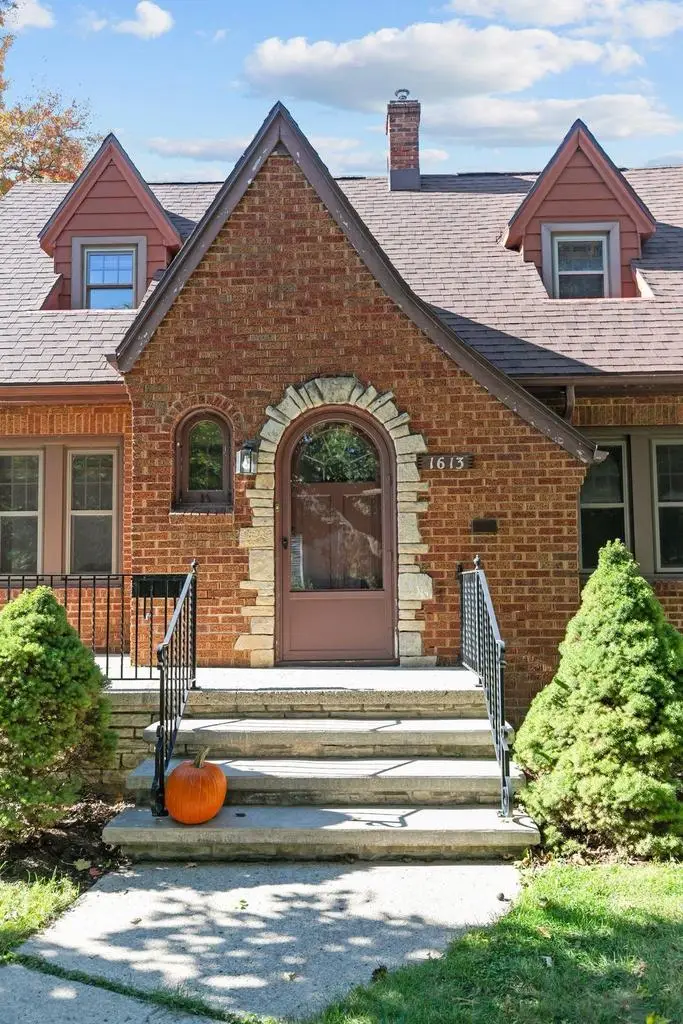 1613 N DIVISION STREET, Appleton, WI 54911 - Image #3