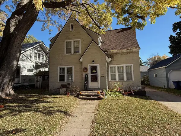 124 N CLINTON AVENUE, Clintonville, WI 54929