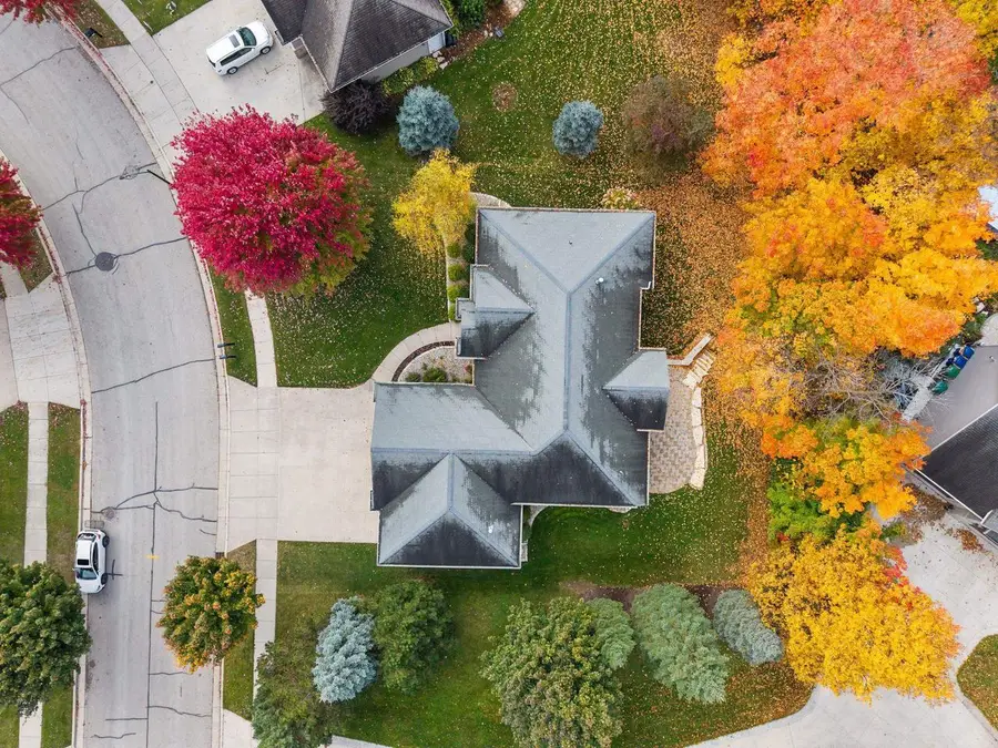 592 CORNROW LANE, Combined Locks, WI 54113 - Image #2