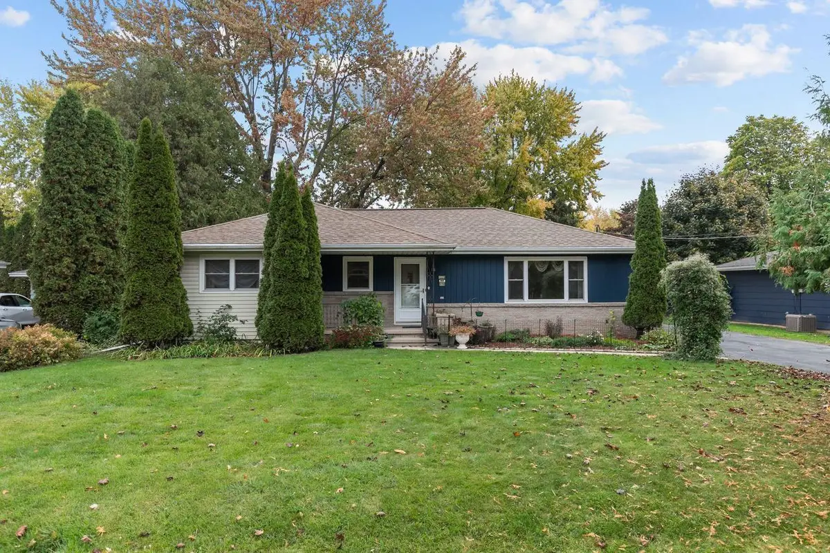 1129 POMER WAY, Menasha, WI 54952 - Image #1