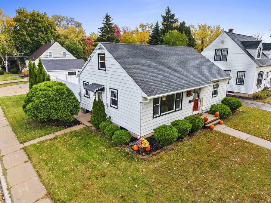 855 DEPERE STREET, Menasha, WI 54952 - Image #2