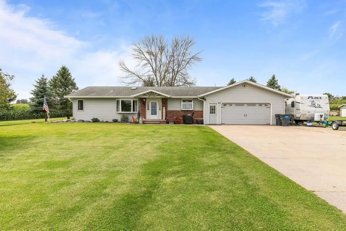 N6851 COUNTY RD D, New London, WI 54961 - Image #1