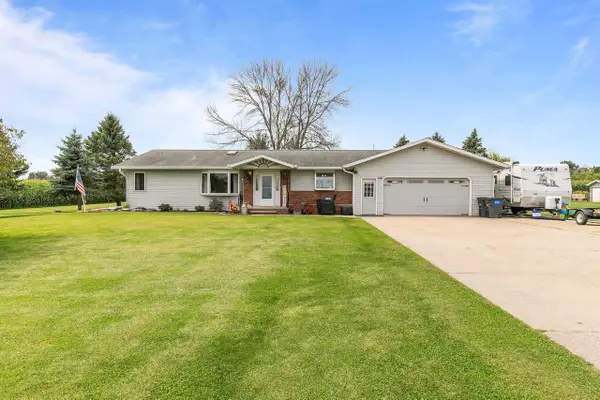 N6851 COUNTY RD D, New London, WI 54961