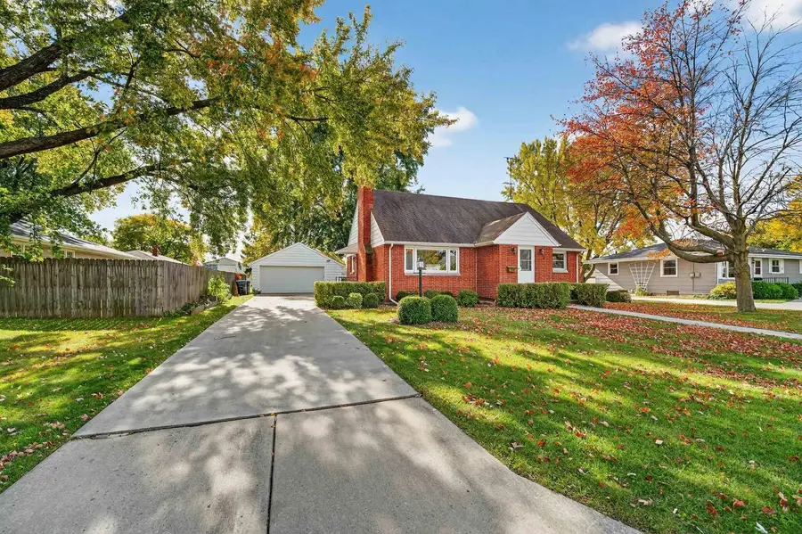 210 W PECKHAM STREET, Neenah, WI 54956 - Image #2