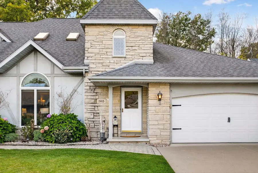 2615 N MILLBROOK ROAD, Appleton, WI 54914 - Image #2