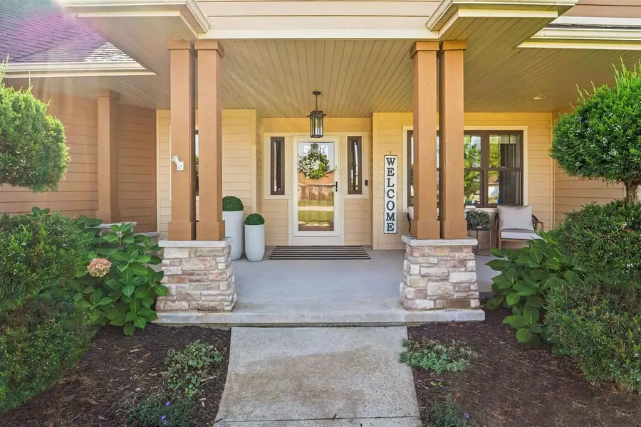 5039 W RED BARN COURT, Appleton, WI 54913 - Image #2