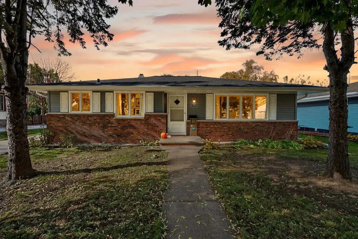 1925 N SUPERIOR STREET, Appleton, WI 54911 - Image #1