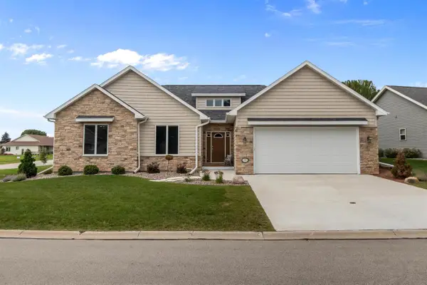 810 WHISPER FALLS LANE, Menasha, WI 54952