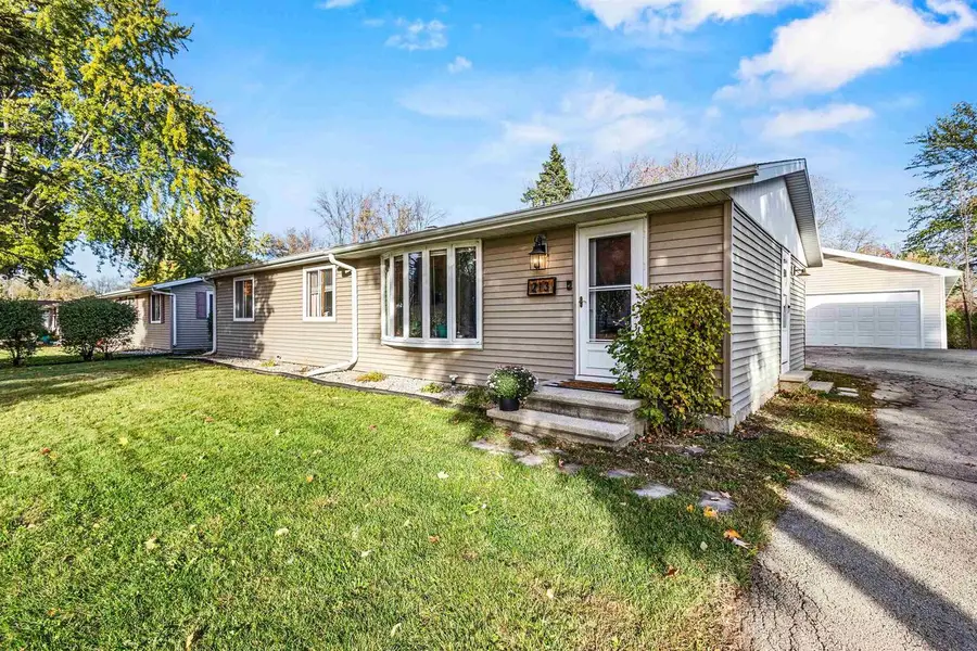213 FAIRWAY STREET, Combined Locks, WI 54113 - Image #2
