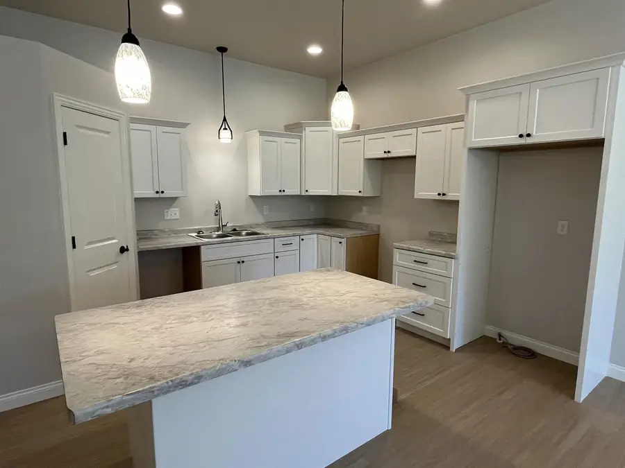 2093 ABBEY ROAD, New London, WI 54961 - Image #3