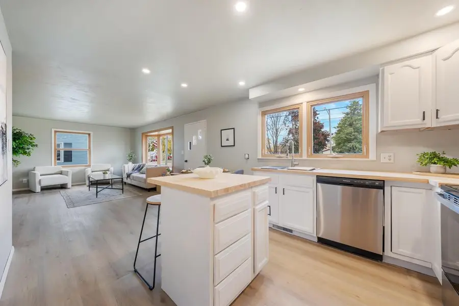 140 W CECIL STREET, Neenah, WI 54956 - Image #3