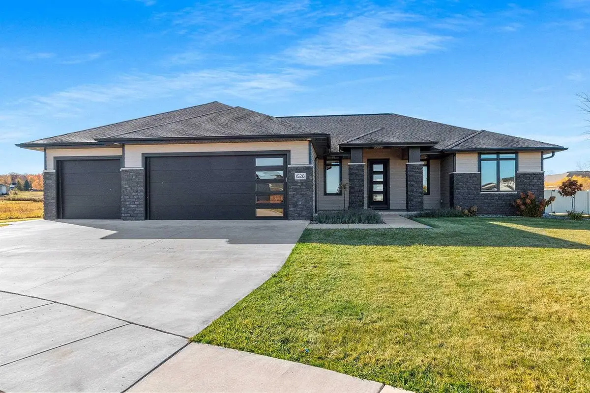 1526 RED HAWK LANDING TRAIL, De Pere, WI 54115 - Image #1