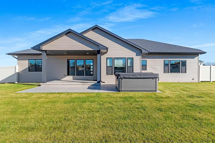 1526 RED HAWK LANDING TRAIL, De Pere, WI 54115 - Image #2