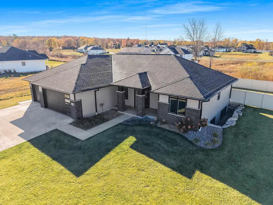 1526 RED HAWK LANDING TRAIL, De Pere, WI 54115 - Image #3