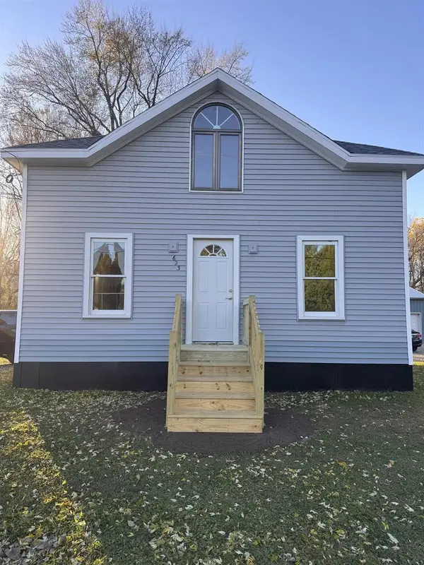 623 OAK STREET, Waupaca, WI 54981