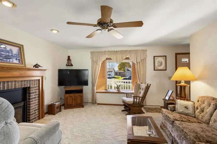 600 KAREN DRIVE, Menasha, WI 54952 - Image #2