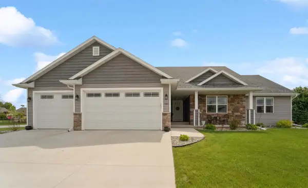 1562 LONE OAK DRIVE, Neenah, WI 54956