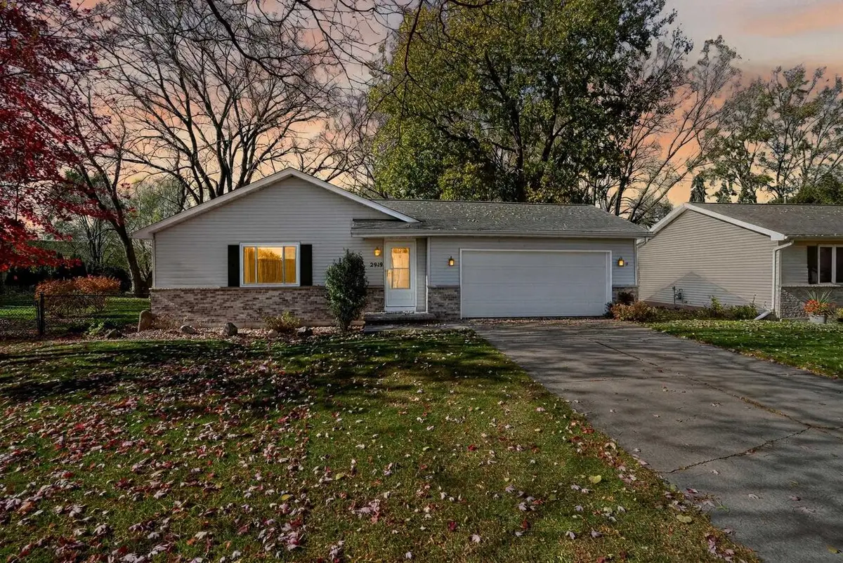 2919 S MOON BEAM COURT, Appleton, WI 54915 - Image #1