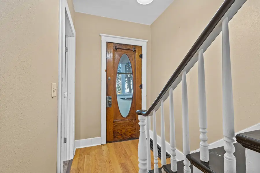 417 W 10TH AVENUE, Oshkosh, WI 54902 - Image #2