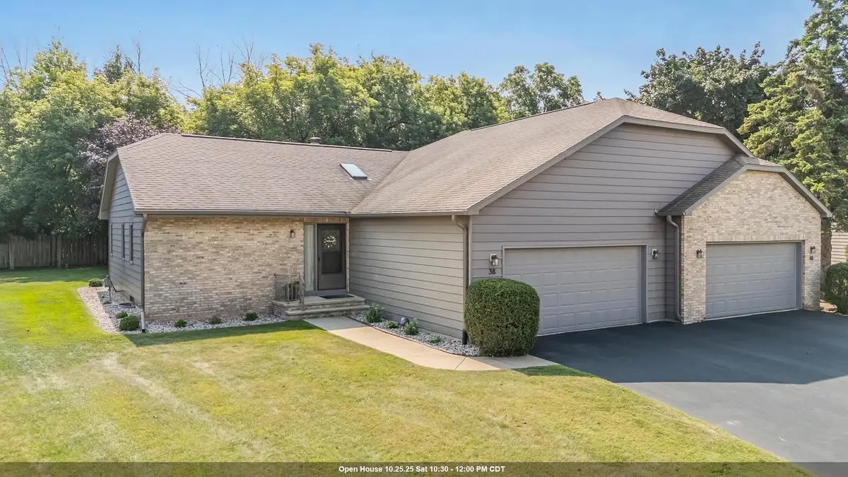 38 SPENCER VILLAGE COURT, Appleton, WI 54914 - Image #1