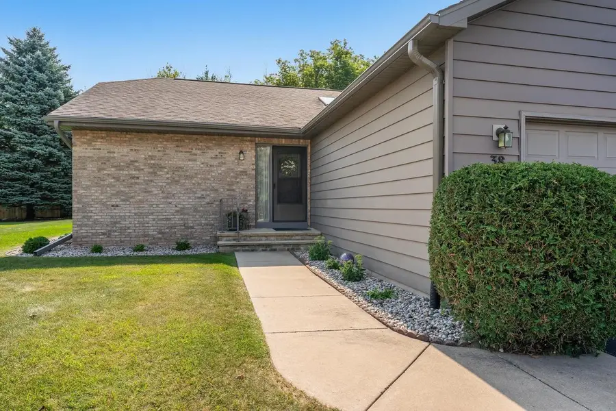 38 SPENCER VILLAGE COURT, Appleton, WI 54914 - Image #2