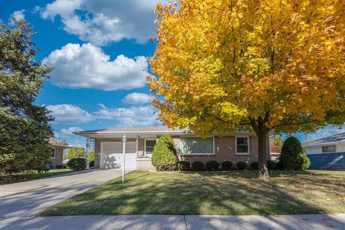 154 W 25TH AVENUE, Oshkosh, WI 54902 - Image #1