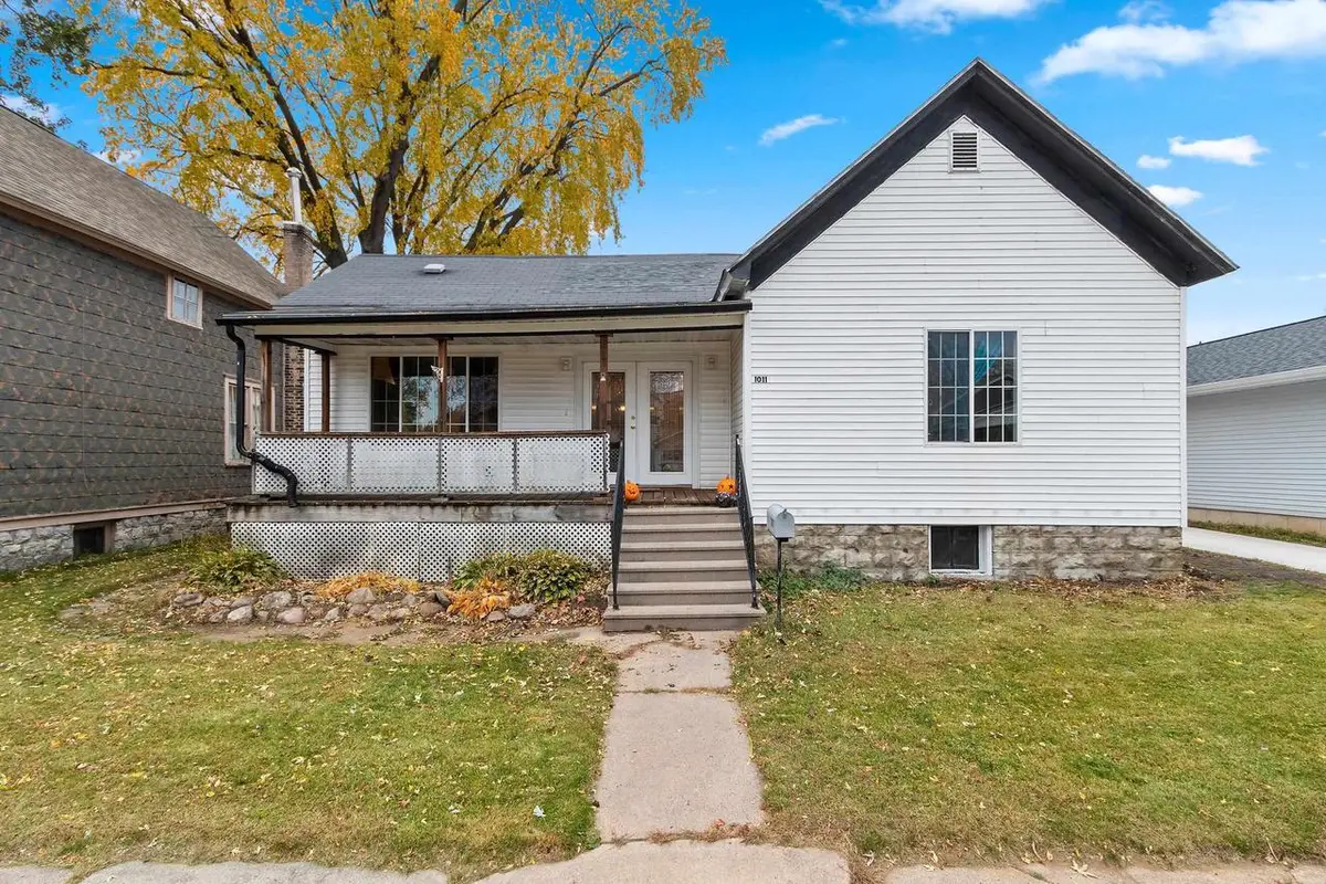1011 BLAINE STREET, Marinette, WI 54143 - Image #1