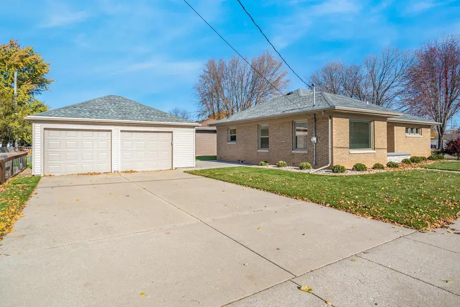 2016 E COLLEGE AVENUE, Appleton, WI 54915 - Image #3
