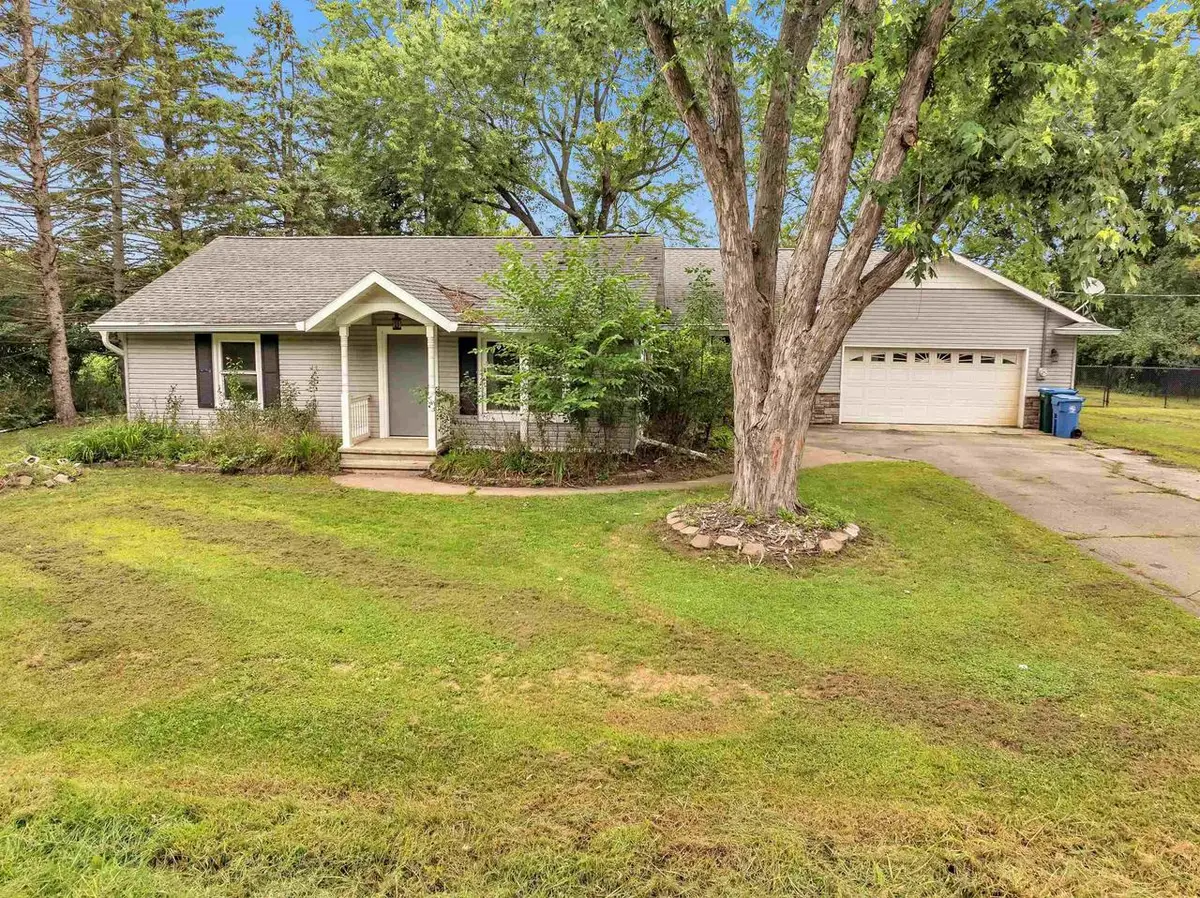 1618 W PAYNES POINT ROAD, Neenah, WI 54956 - Image #1