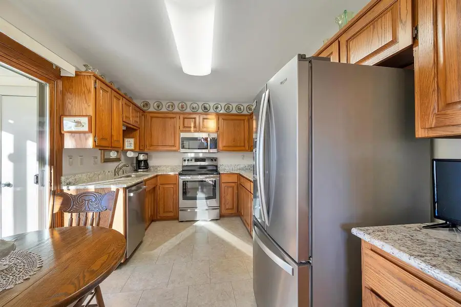 1820 RIDGEWAY DRIVE  #51A, De Pere, WI 54115 - Image #3