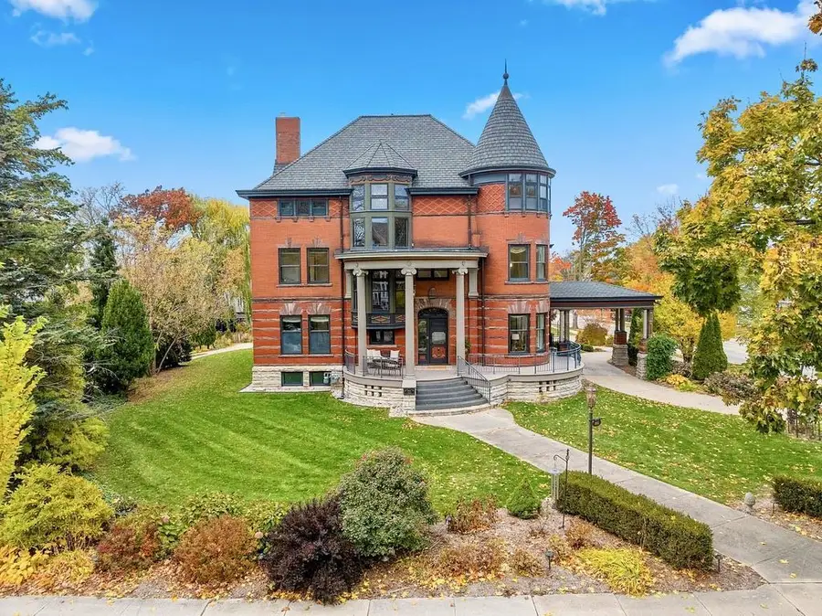 902 S MADISON STREET, Green Bay, WI 54301 - Image #3