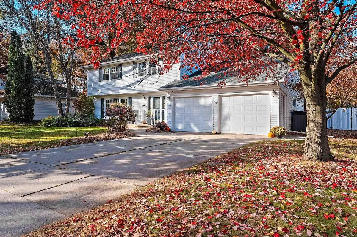 404 STONEHEDGE ROAD, Green Bay, WI 54302 - Image #1