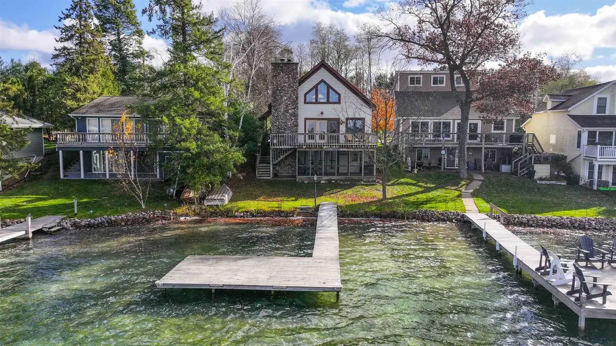 E1402 GRANDVIEW ROAD, Waupaca, WI 54981 - Image #1