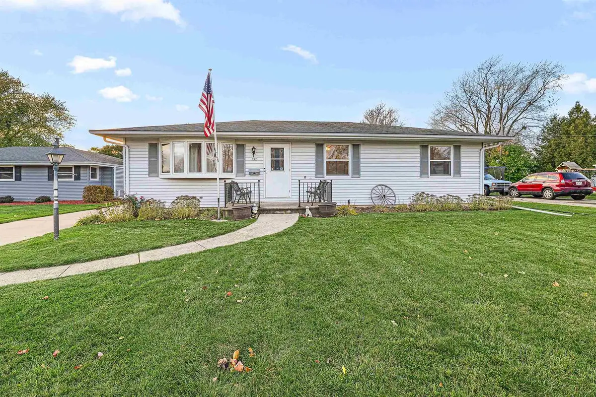 927 REICHOW STREET, Oshkosh, WI 54902 - Image #1