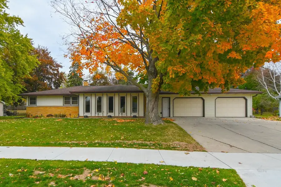 1106 CORMIER ROAD, Ashwaubenon, WI 54304 - Image #2