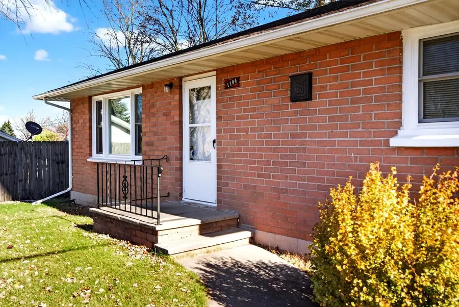 1104 SMITH STREET, New London, WI 54961 - Image #3