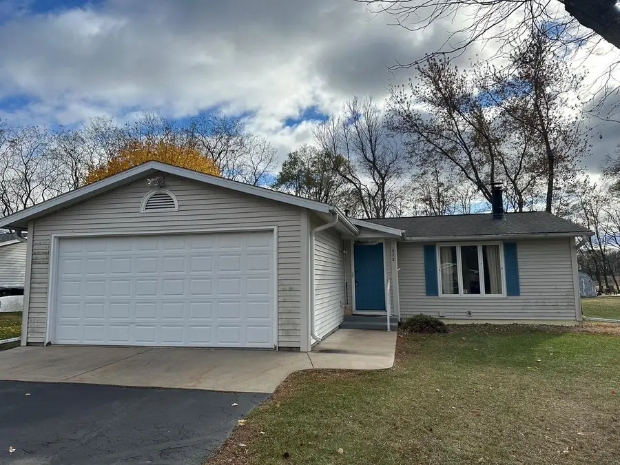 578 HIGHLAND DRIVE, Waupaca, WI 54981 - Image #2