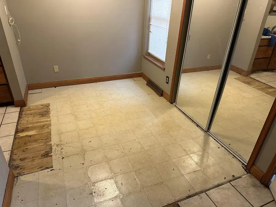 721 W 9TH AVENUE, Oshkosh, WI 54902 - Image #2