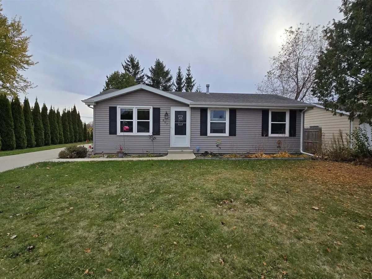 807 E LINDEN AVENUE, Manitowoc, WI 54220 - Image #1