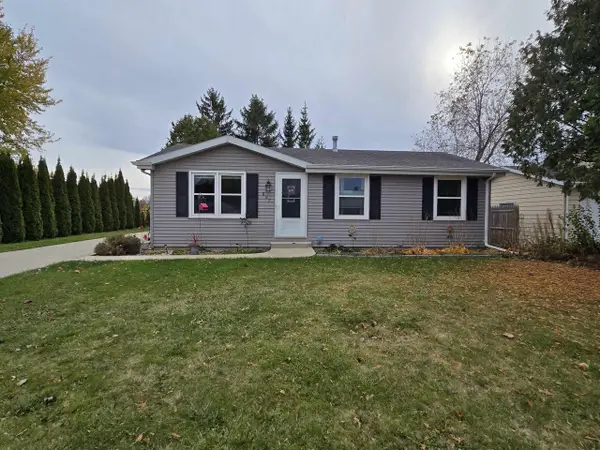 807 E LINDEN AVENUE, Manitowoc, WI 54220