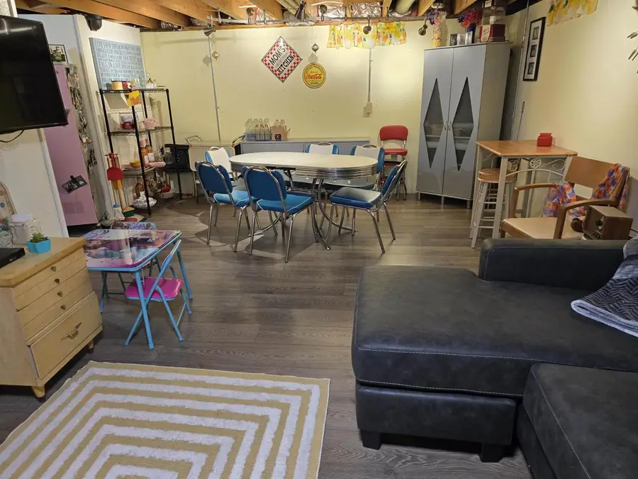 807 E LINDEN AVENUE, Manitowoc, WI 54220 - Image #2