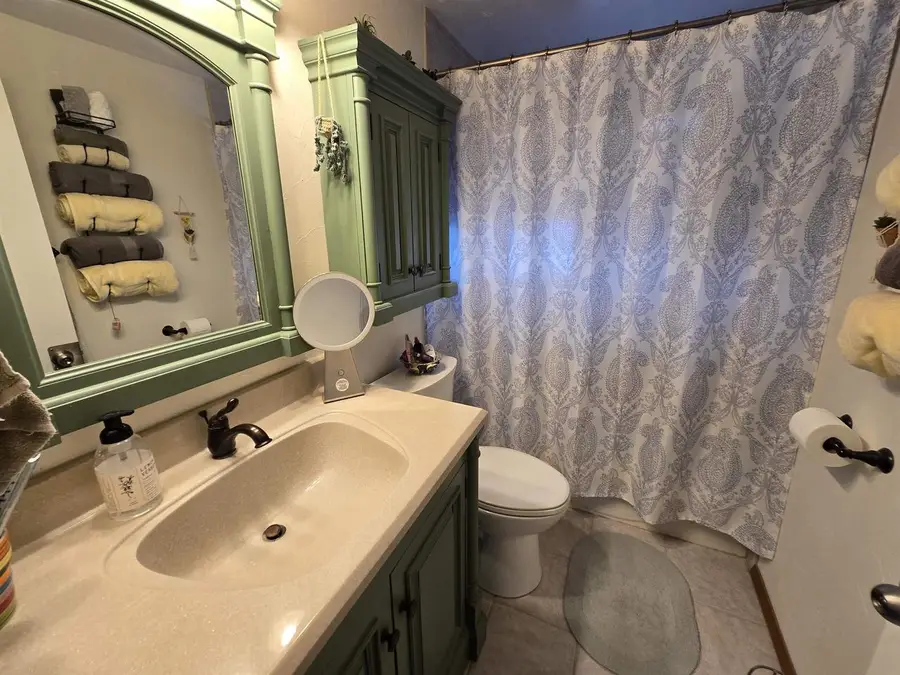 807 E LINDEN AVENUE, Manitowoc, WI 54220 - Image #3