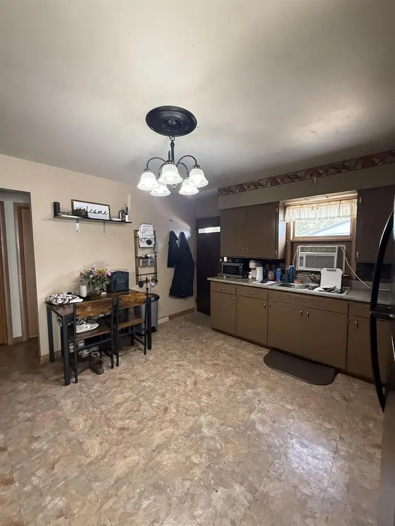 848 WOODLAND AVENUE, Oshkosh, WI 54901 - Image #2